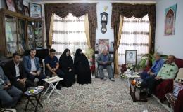استاندار کرمان با دو تن از خانواده&zwnj;های شهدای مبارزه با موادمخدر دیدار کرد
