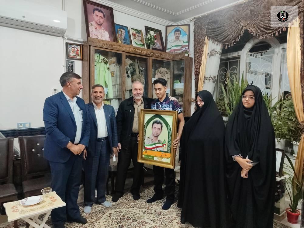 دیدار نماینده رئیس&zwnj;جمهور و دبیرکل ستاد مبارزه با موادمخدر با خانواده سردار شهید &laquo;مهدی توسنگ&raquo;