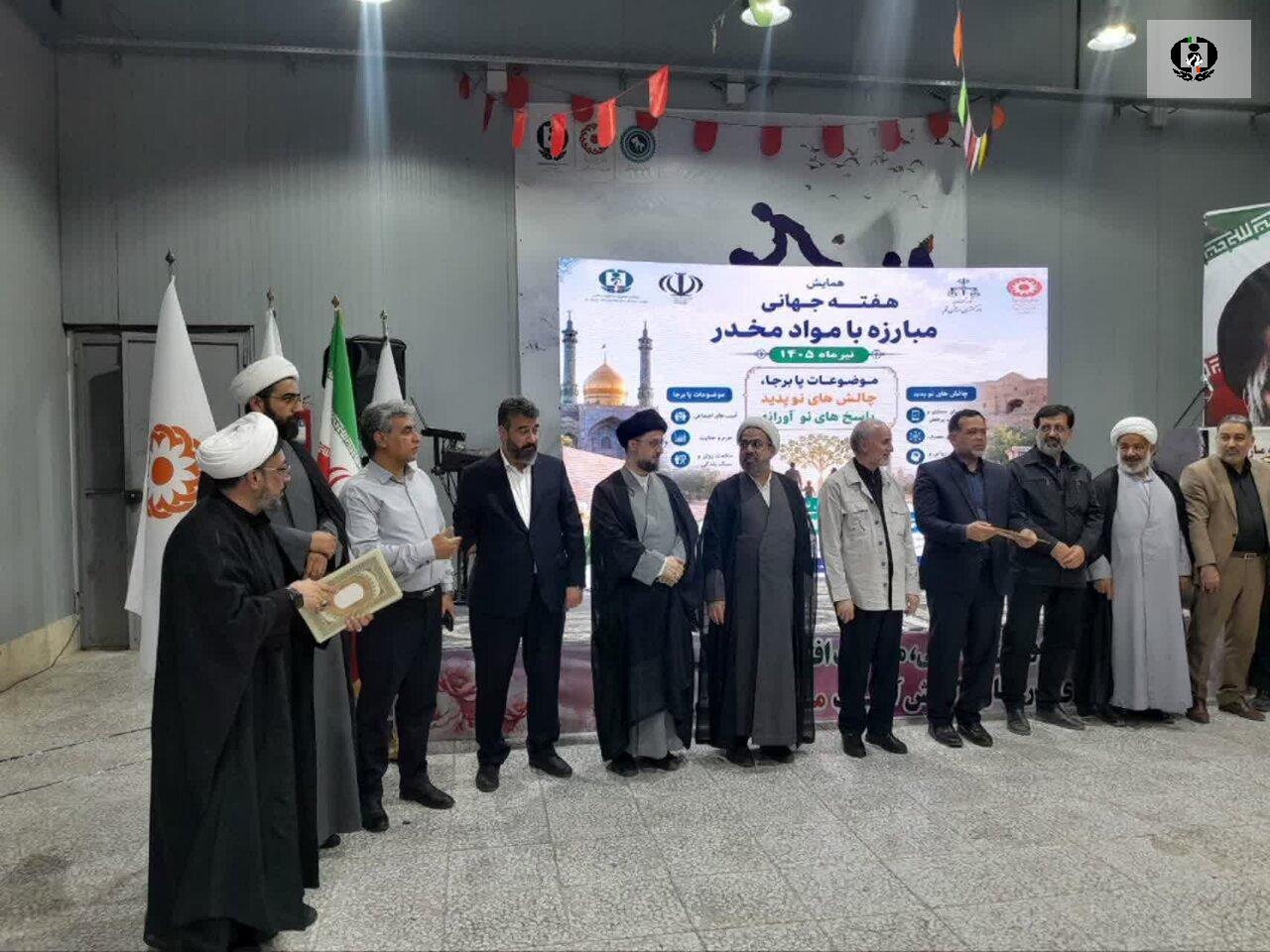 در آیین تجلیل از حامیان درمان و بهبودی معتادان در قم مطرح شد؛ ایجاد اشتغال پایدار برای پیش از 250 بهبودیافته