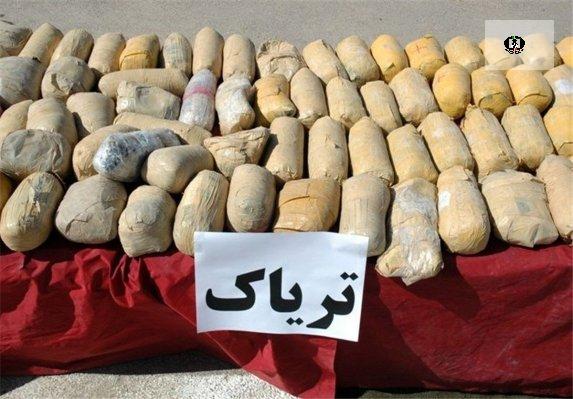 سمند حامل نزدیک به ۱۵ کیلو تریاک در شهرضا توقیف شد