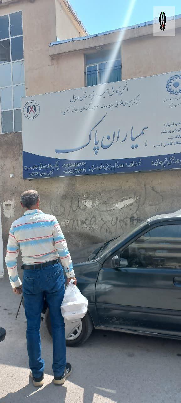 توزیع غذای گرم توسط مجمع خیرین یاریگران زندگی در اردبیل