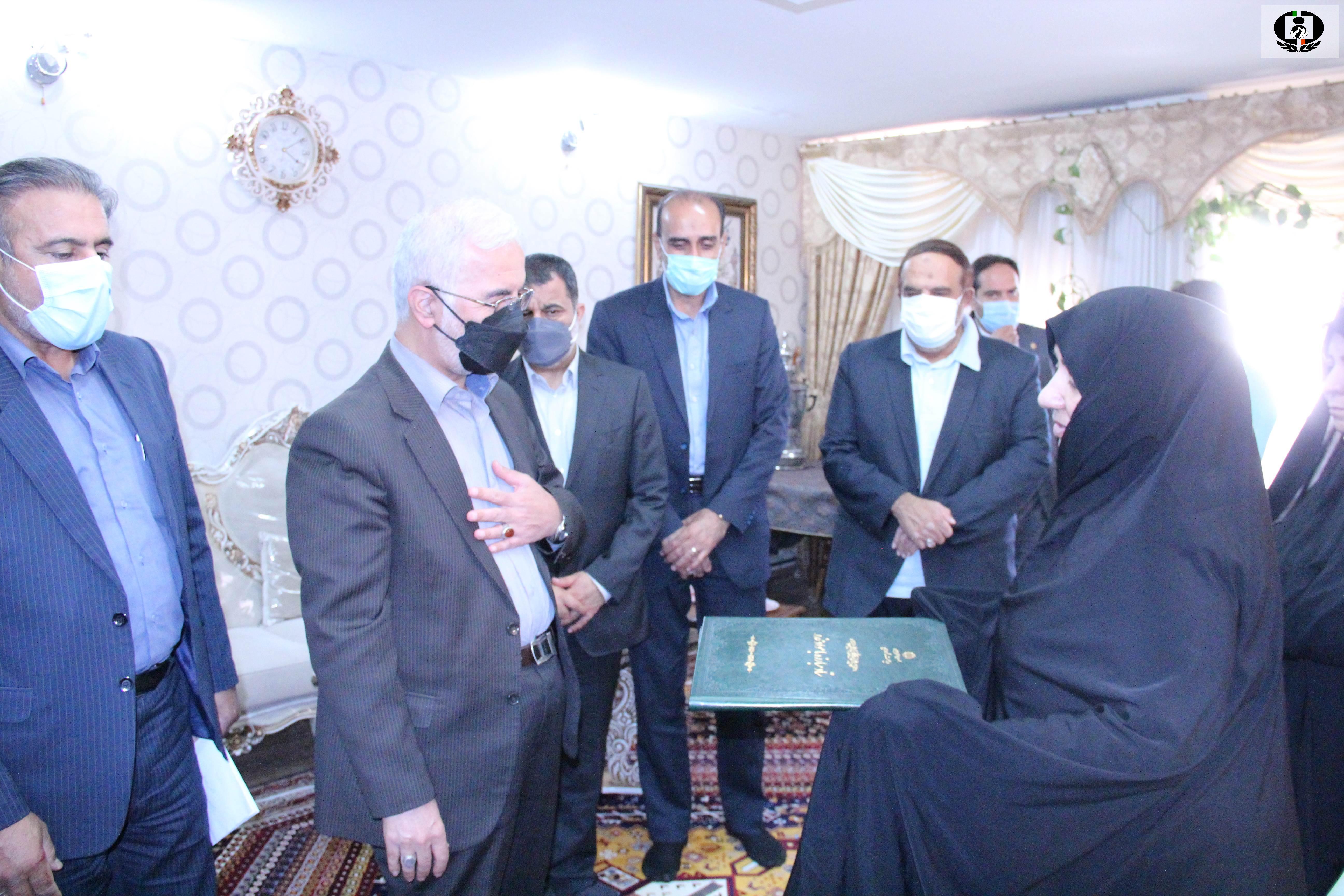 تجلیل از خانواده شهید مبارزه با مواد مخدر استان فارس