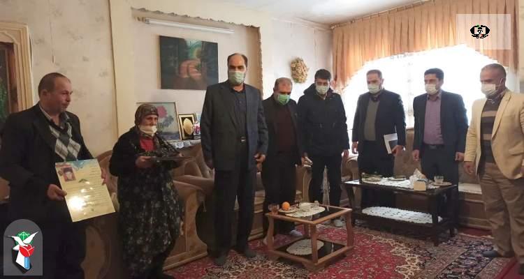 خانواده معظم شهدا نمونه بارز ارزش&zwnj;های ایثار و پایداری در جامعه هستند