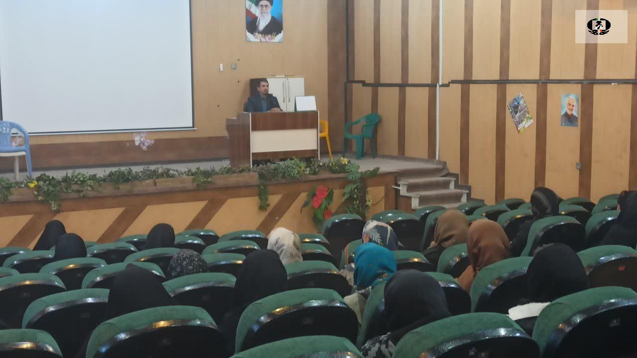 نشست تعاملی پیشگیری از اعتیاد مدیران قضایی سملقان با والدین دانش&zwnj;آموزان برگزار شد