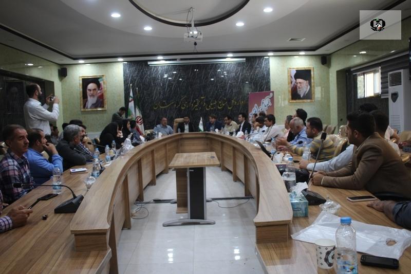 دهیاران در آگاه سازی روستاییان نسبت به خطرات موادمخدر بکوشند